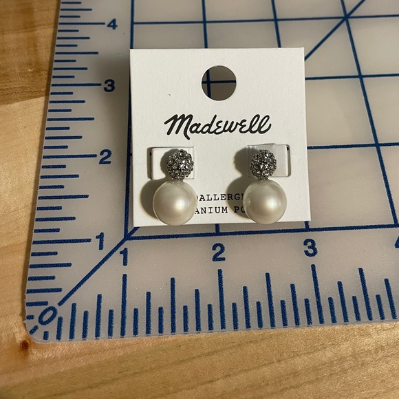 Madewell Pearl Drop Stud Earrings - Picture 2 of 4